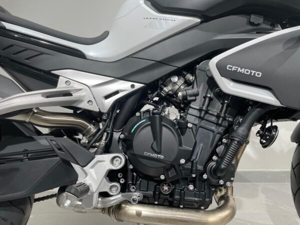 CFMOTO 800NK Advanced - Imagen 3